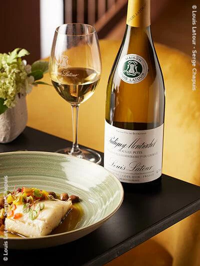 Louis Latour : Puligny-Montrachet 1er Cru "Sous Le Puits" 2021 Eine Karton Mit 1 Fl. 1 Louis Latour : Puligny-Montrachet 1er Cru "Sous Le Puits" 2021 Eine Karton Mit 1 Fl.